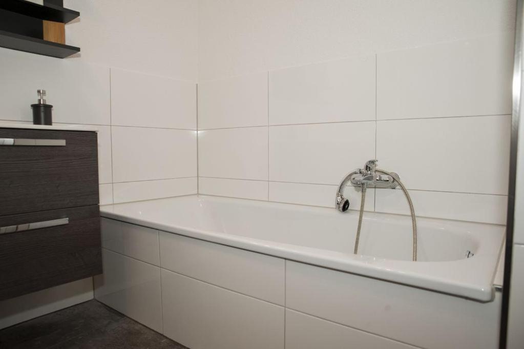Exklusive Ferienwohnung Mit Balkon, 2 Schlafzimmer Im Haus Sertuerner Einbeck Exterior photo